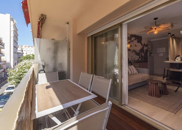 Host Lively Apartment Cannes
