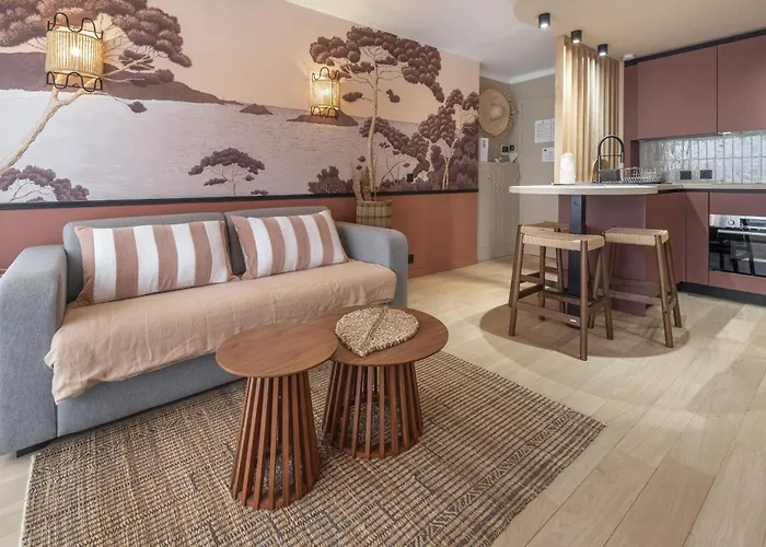 Host Lively Apartment *
